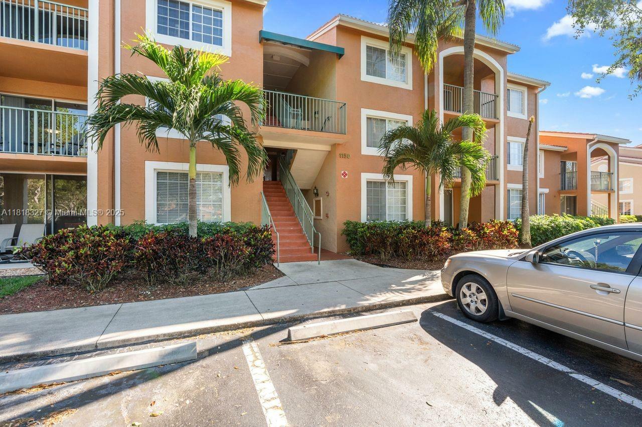Property Photo: 1150 Wildwood Lakes Blvd 203 FL 34104