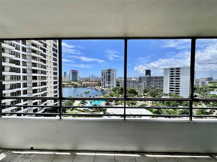 Property Photo:  2500 Parkview Dr 1215  FL 33009 