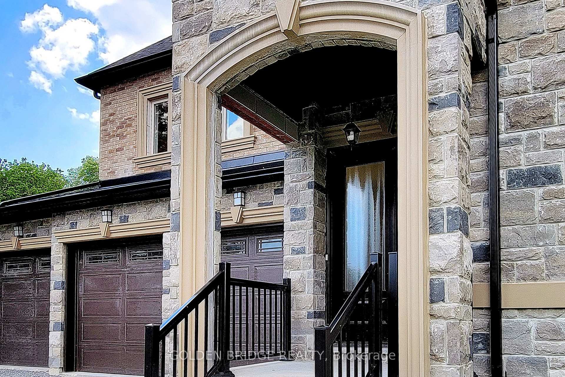 Property Photo: 307 Walter Drive ON L4P 3A8