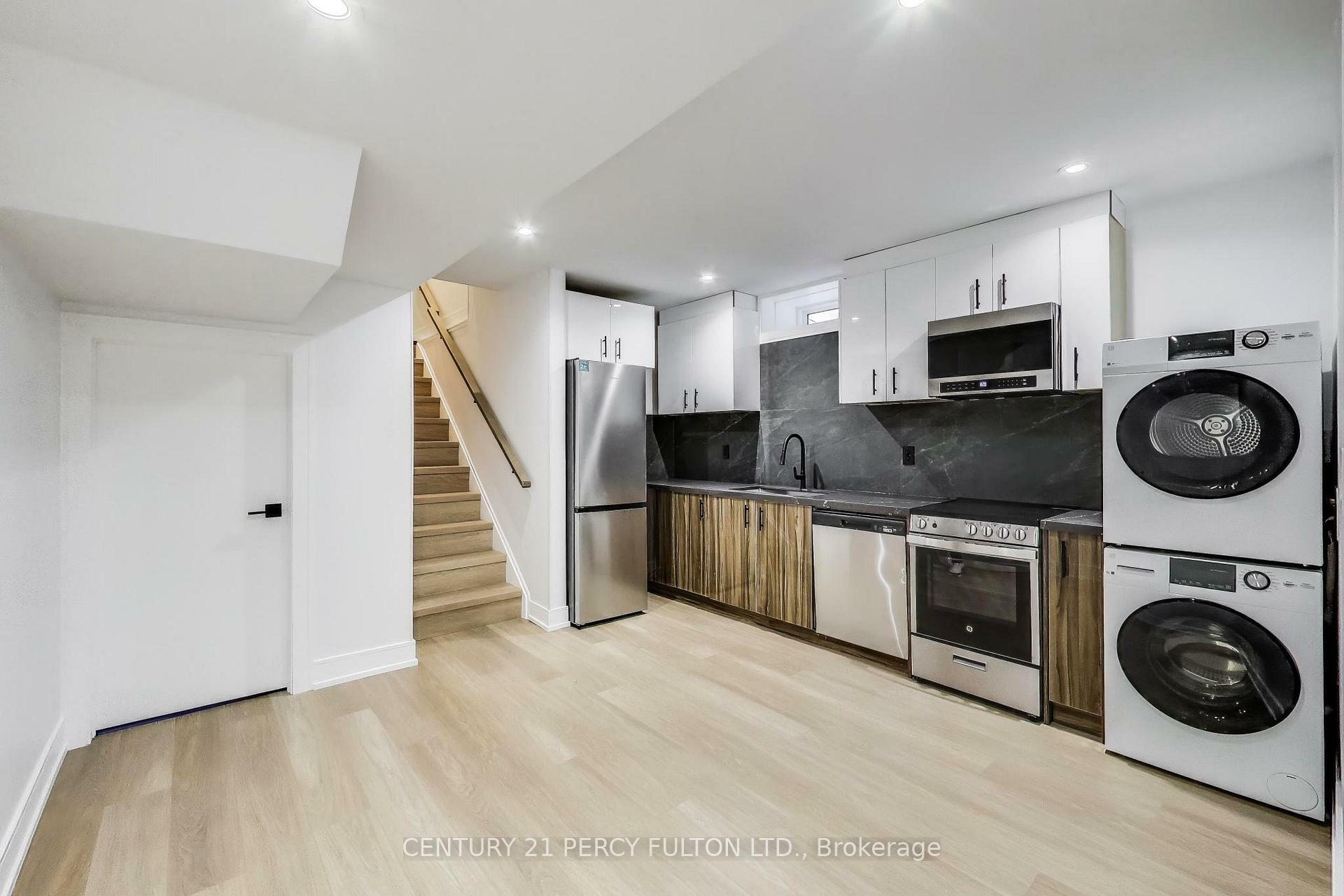 Photo de la propriété: 18 Springhurst Avenue 3 ON M6K 1A9