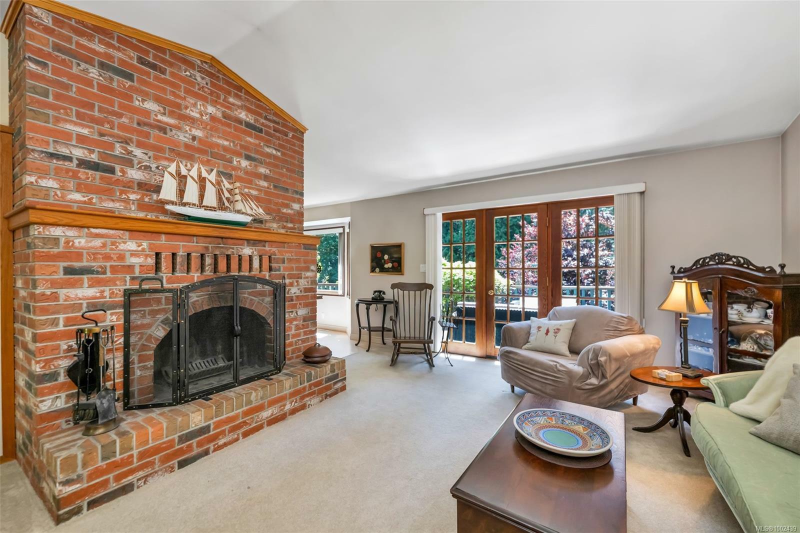Property Photo: 665 Meredith Rd BC V8H 1E6