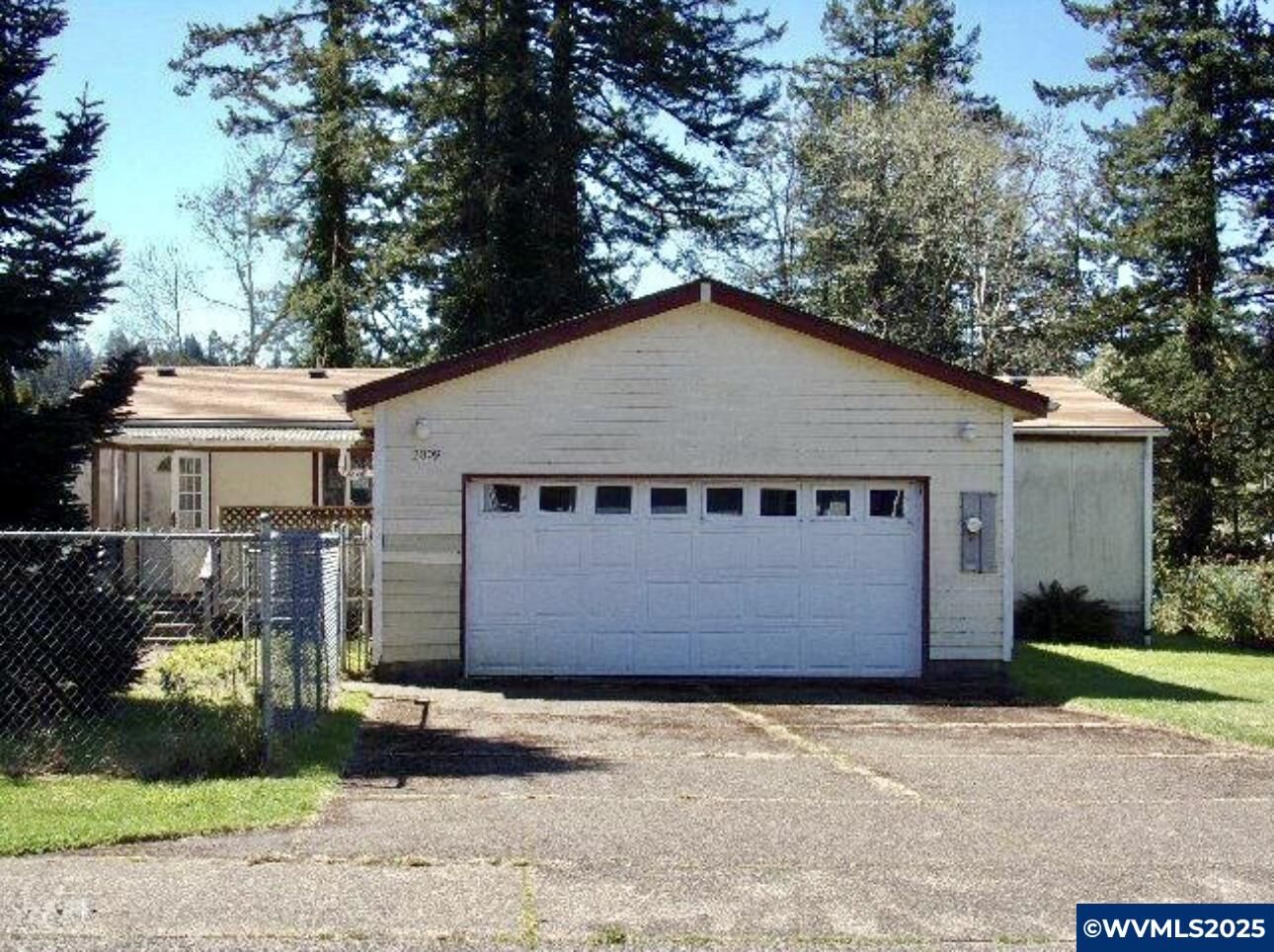 Property Photo: 2009 SE SE Donelle Dr OR 97391