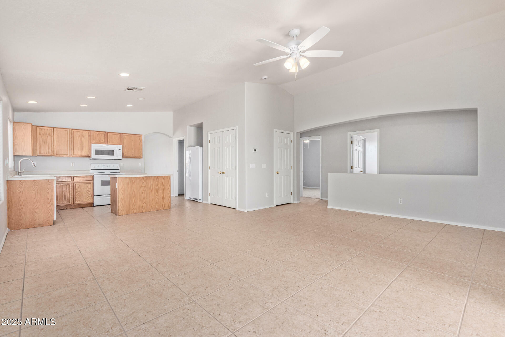 Property Photo: 10874 W Edgemont Avenue AZ 85392