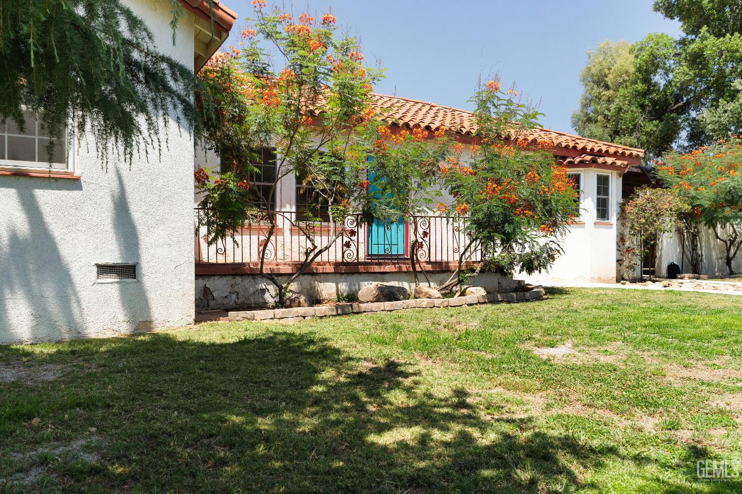 Property Photo: 700 Hillcrest Drive CA 93305