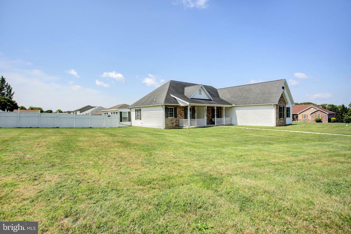 Property Photo: 326 Leedy Way East E PA 17202