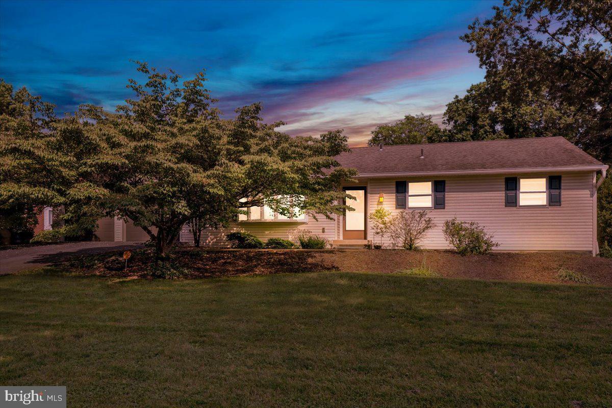 77 Garden City Drive  Lancaster PA 17602 photo