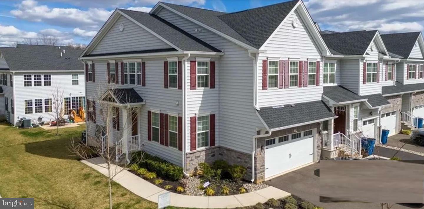25 Larkspur Lane  Monroe Township NJ 08831 photo