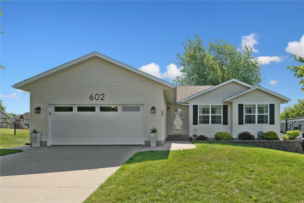 Property Photo:  602 Grace Ave  IA 52345 