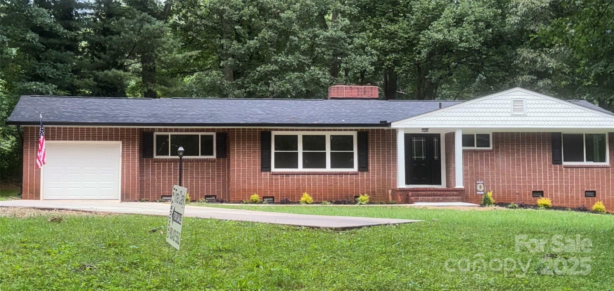 Property Photo: 1123 Timberlane Drive NC 28092