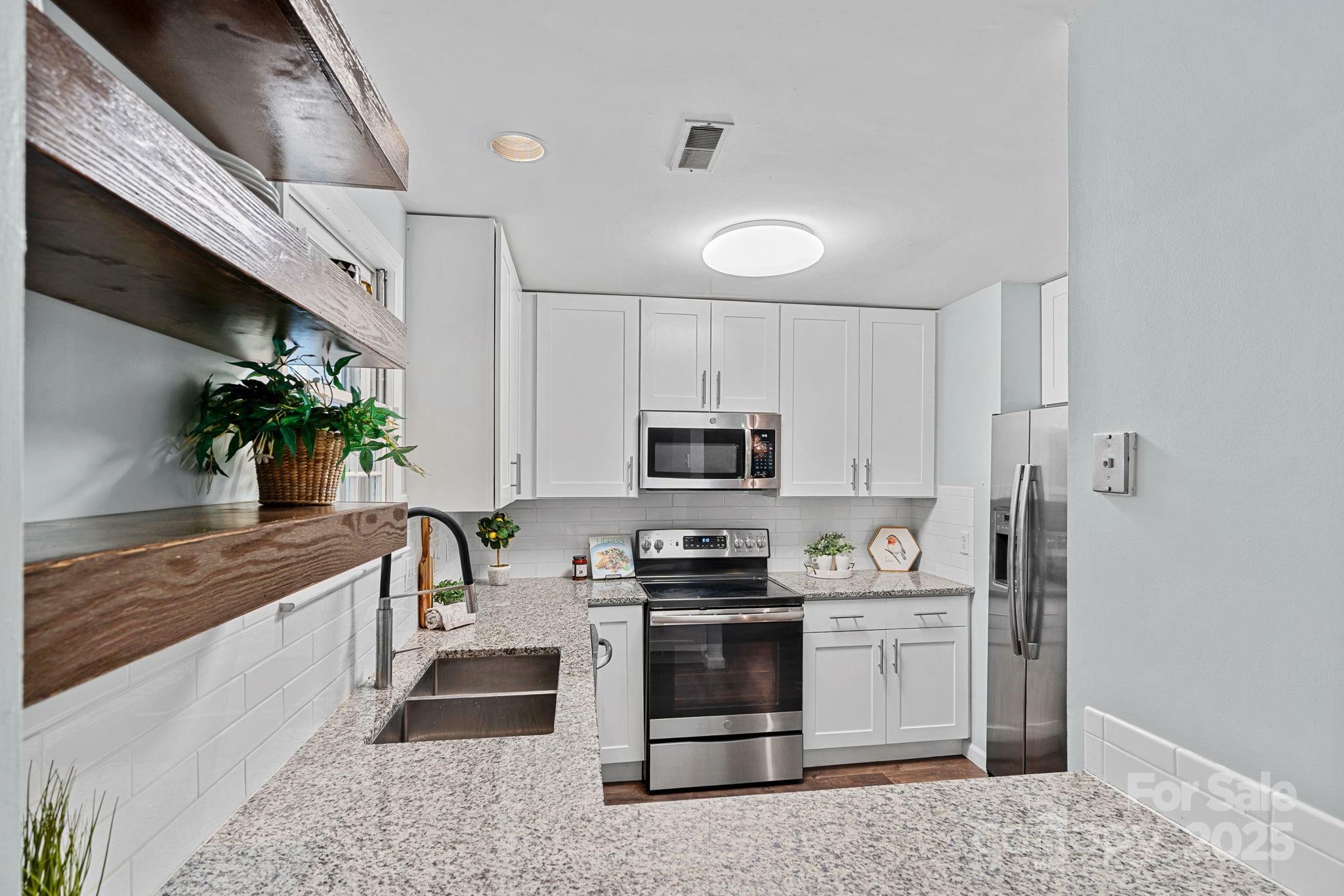 3308 Selwyn Farms Lane 5  Charlotte NC 28209 photo