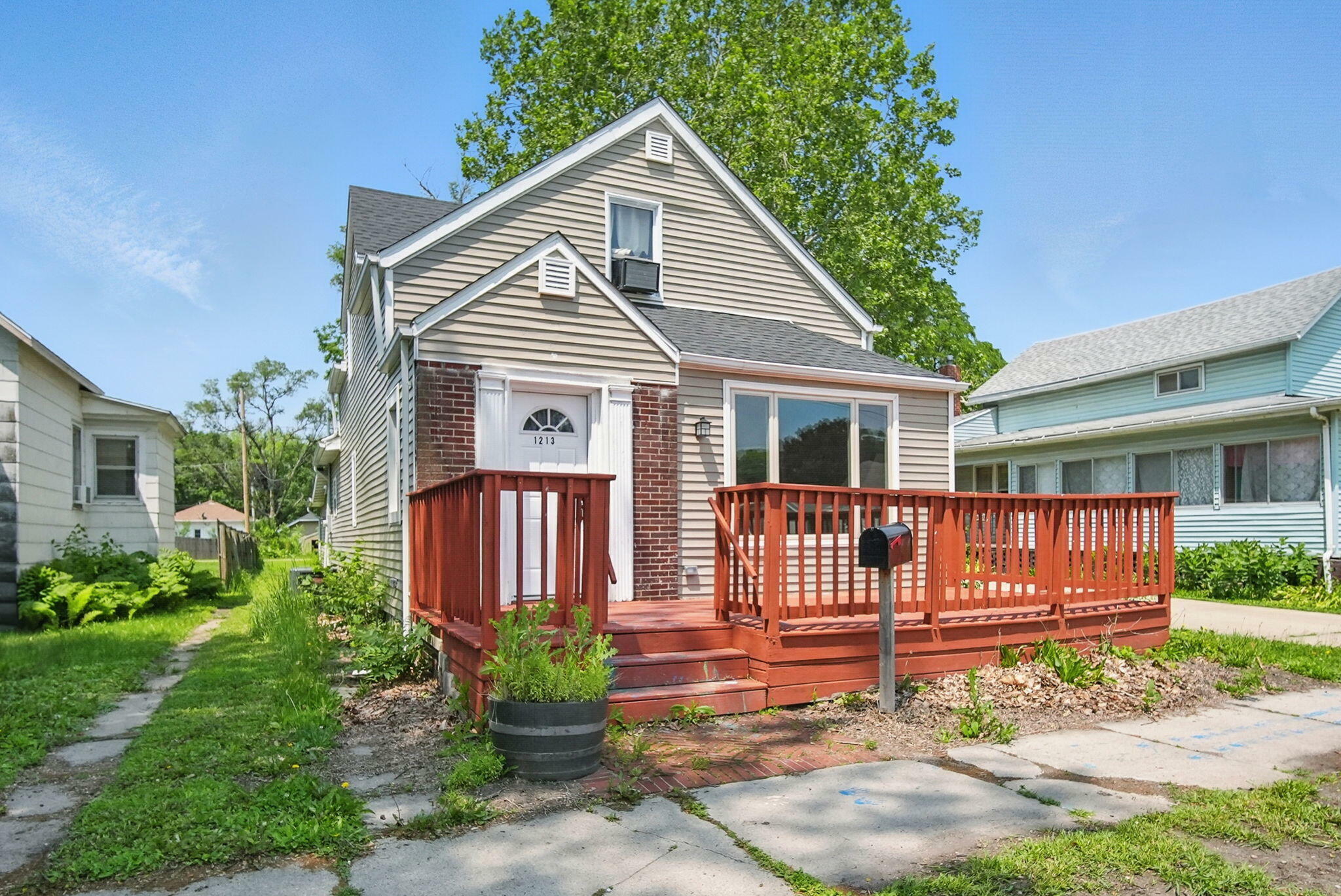 Property Photo: 1213 Story Street IA 50036