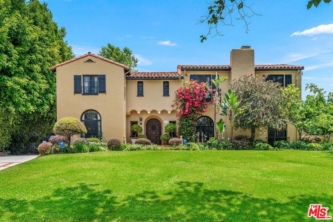 Property Photo: 434 S Muirfield Rd CA 90020