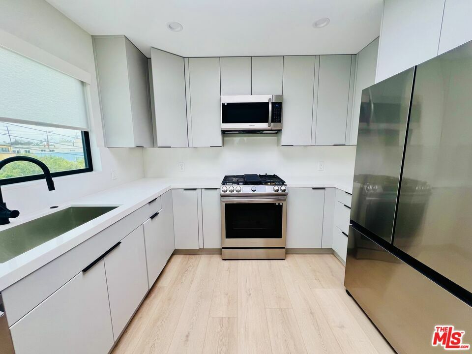 Property Photo: 205 N Venice Blvd CA 90291