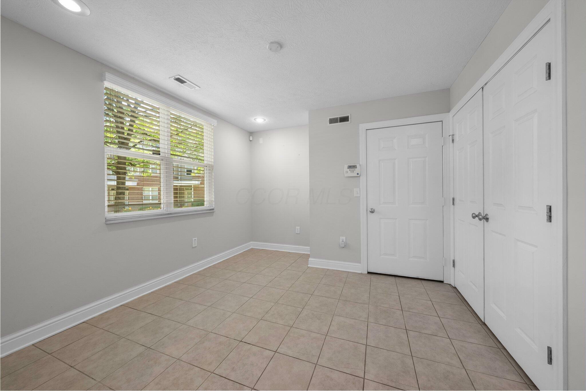 Property Photo: 1396 Lower Green Circle OH 43212