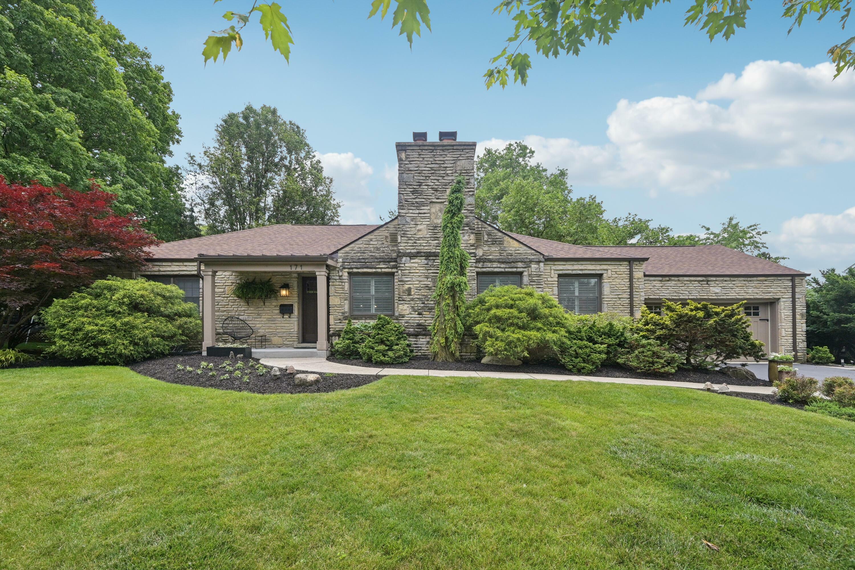 Property Photo: 171 W Riverglen Drive OH 43085