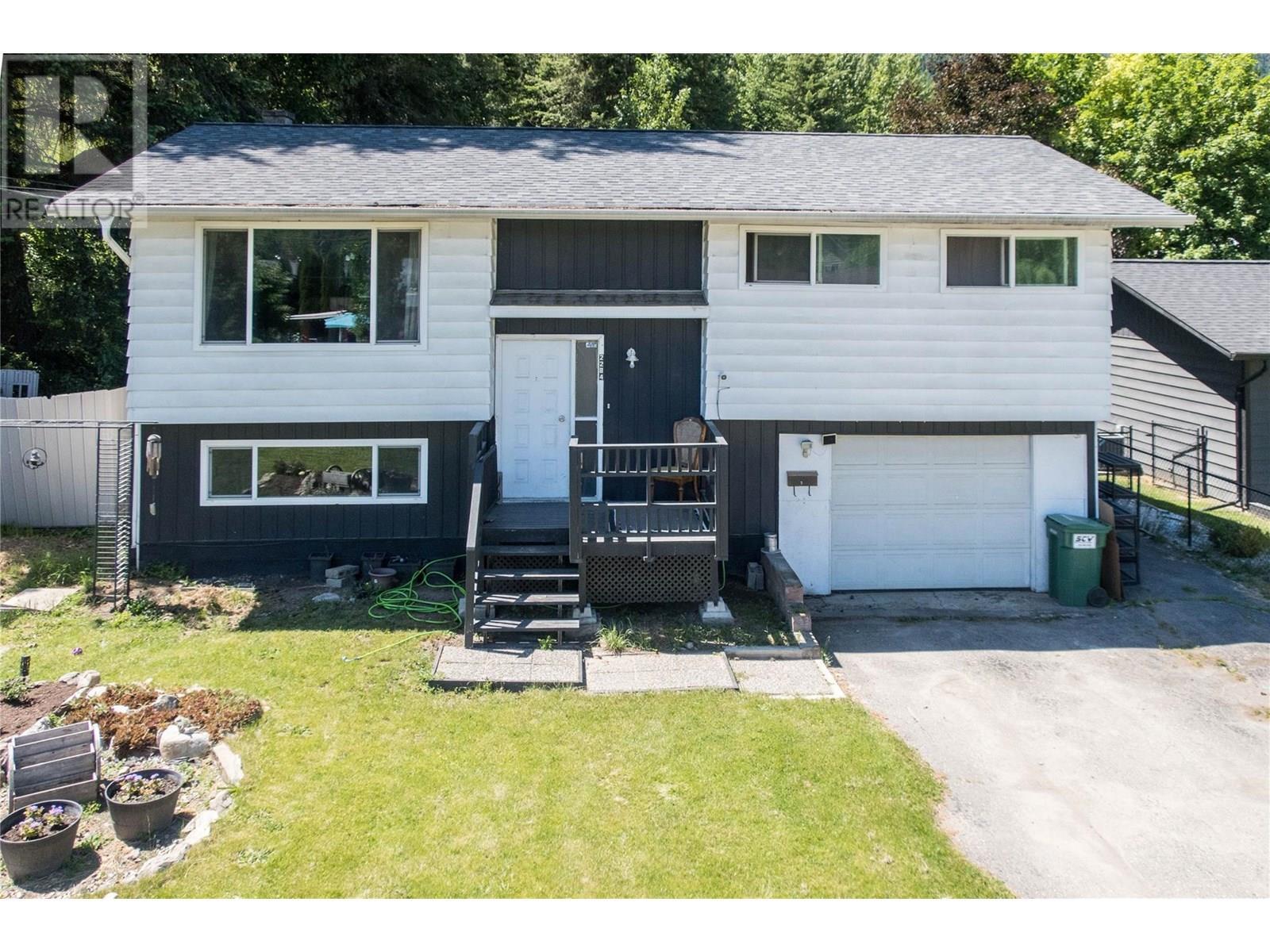 Property Photo: 2284 Park Avenue BC V0E 2G0