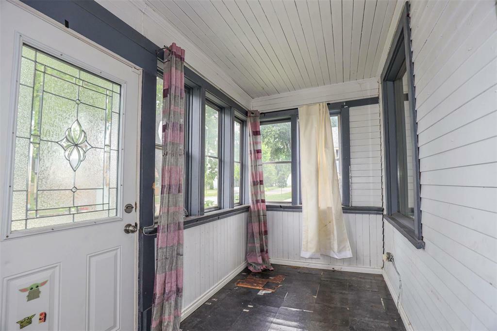 Property Photo: 127 Melrose Avenue East MB R2C 0A8