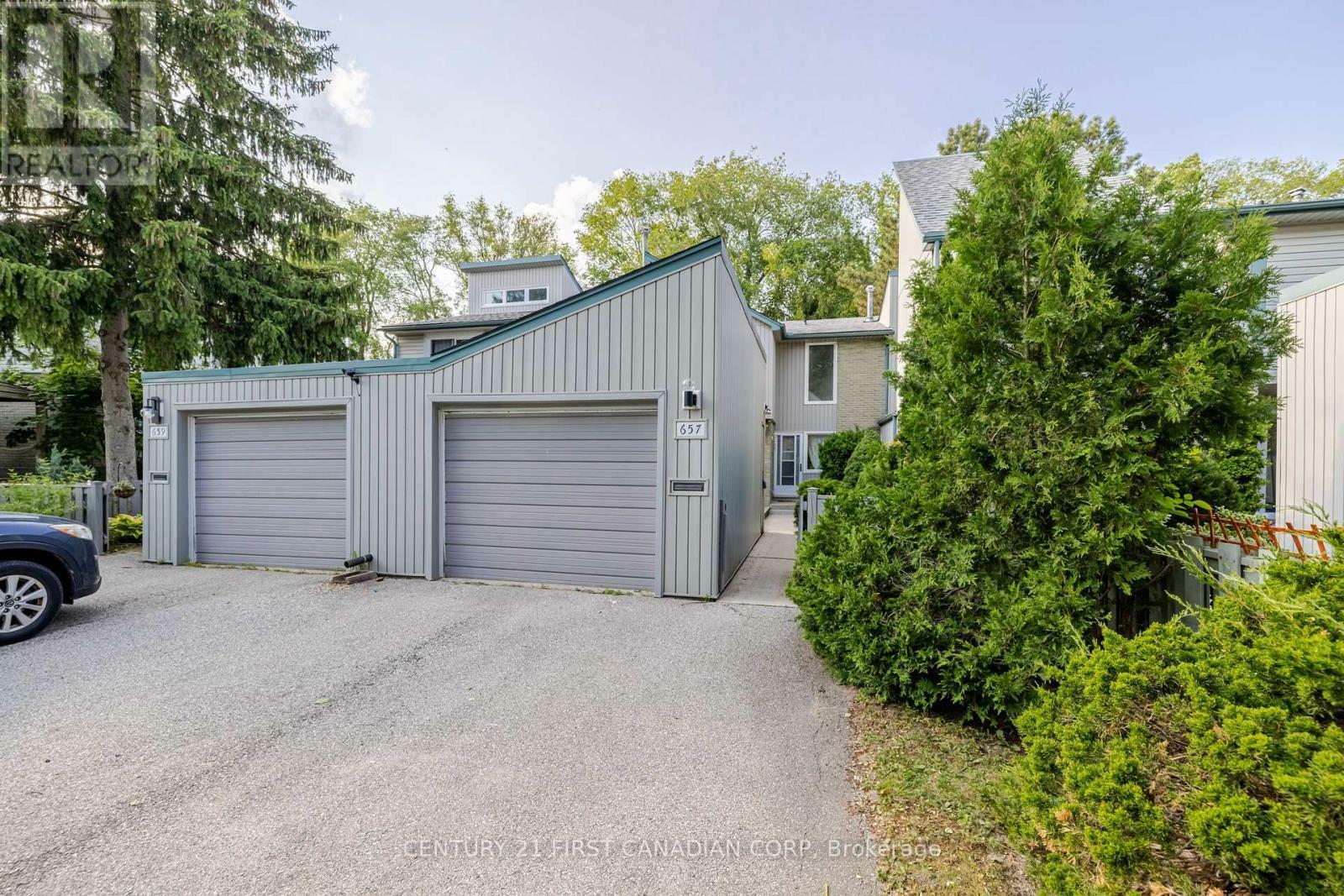 Photo de la propriété: 657 Woodcrest Boulevard 14 ON N6K 1P8