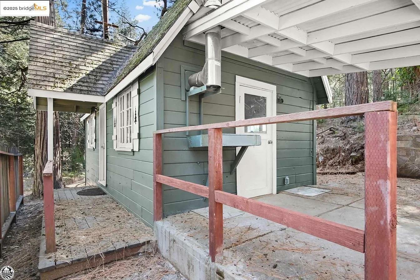 Property Photo: 18443 Hillcrest Dr CA 95383