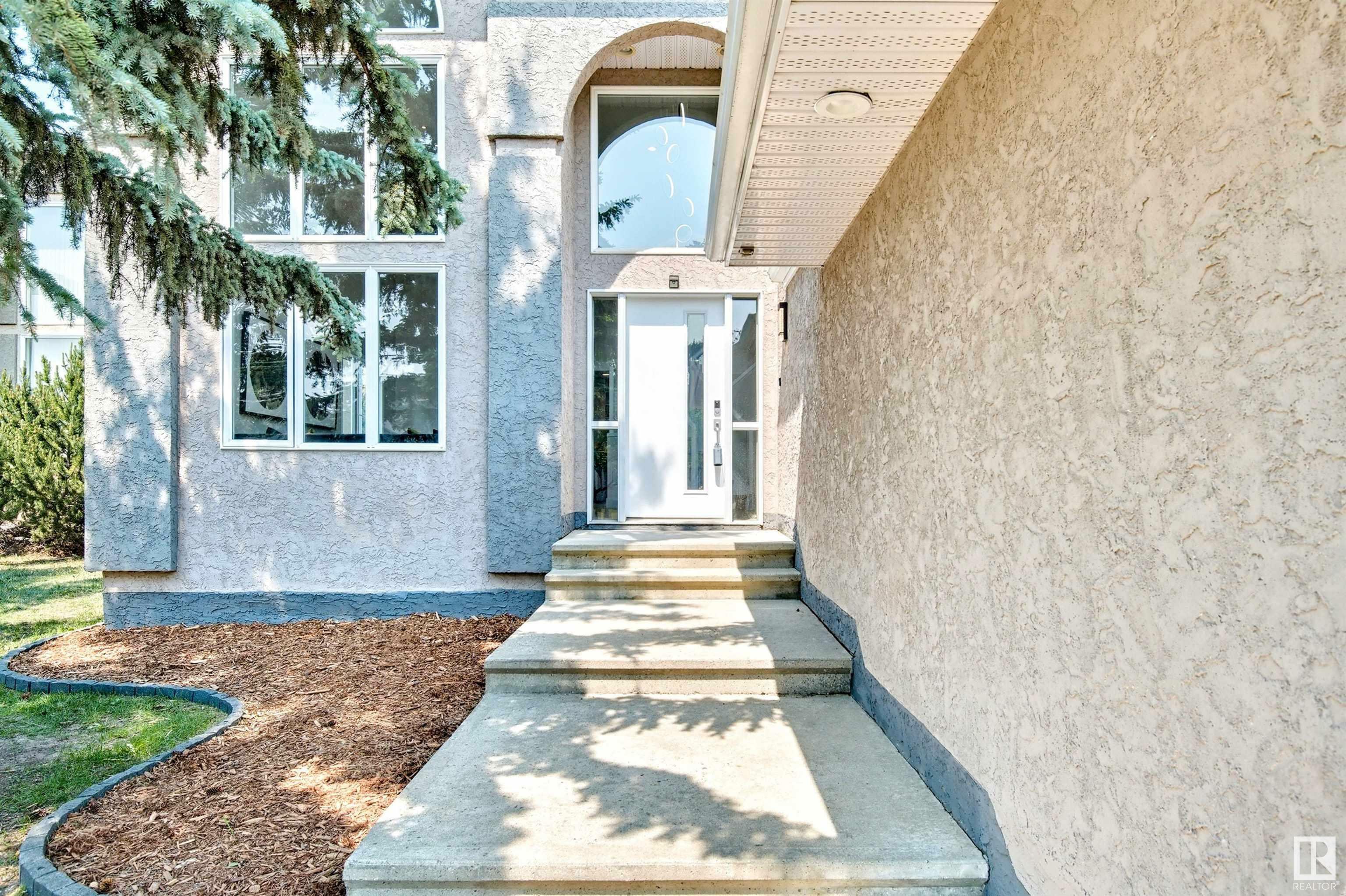 Photo de la propriété: 554 Butterworth Way NW AB T6R 2N4