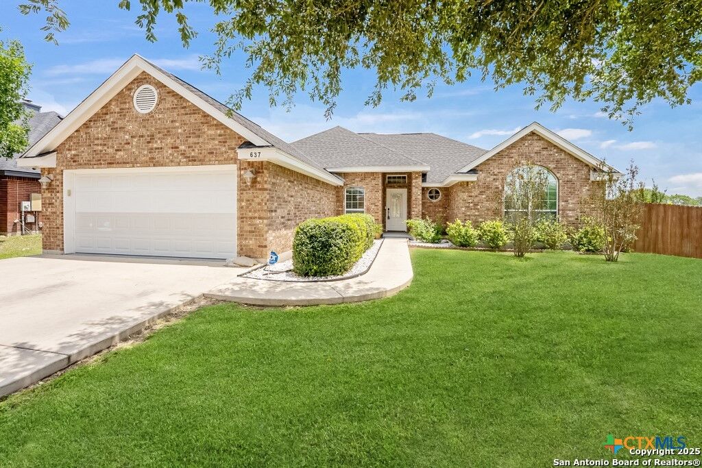 Property Photo:  637 Topaz Avenue  TX 78155 