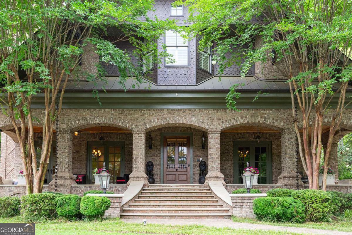 Property Photo: 1640 Nottingham Way NE GA 30309