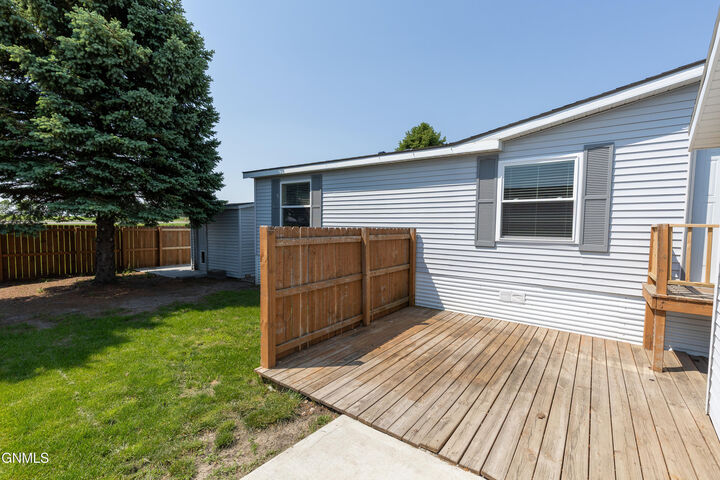 Property Photo:  4821 Trenton Drive  ND 58503 