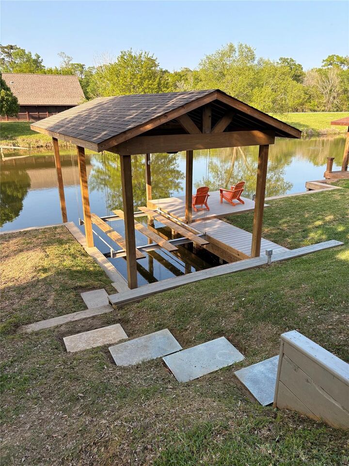 Property Photo:  10 Hunters Creek Drive  TX 77340 