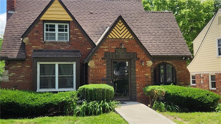 6645 Cherry Street  Kansas City MO 64131 photo