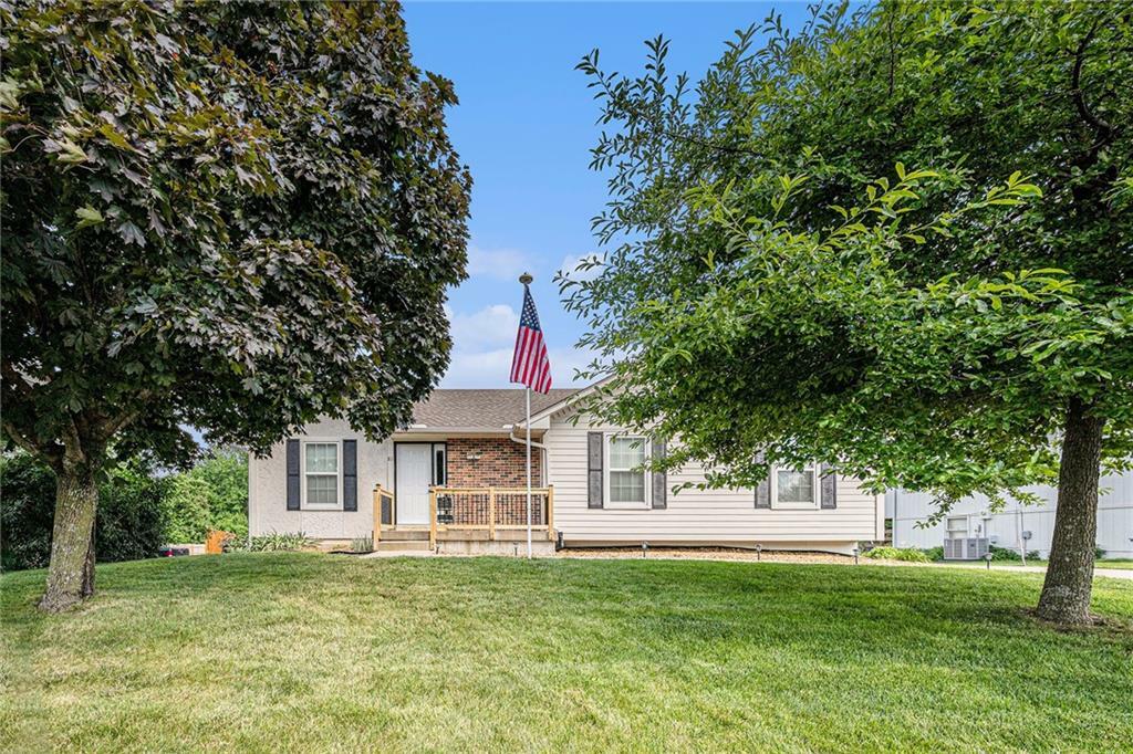 Property Photo:  811 S Park Drive  MO 64083 