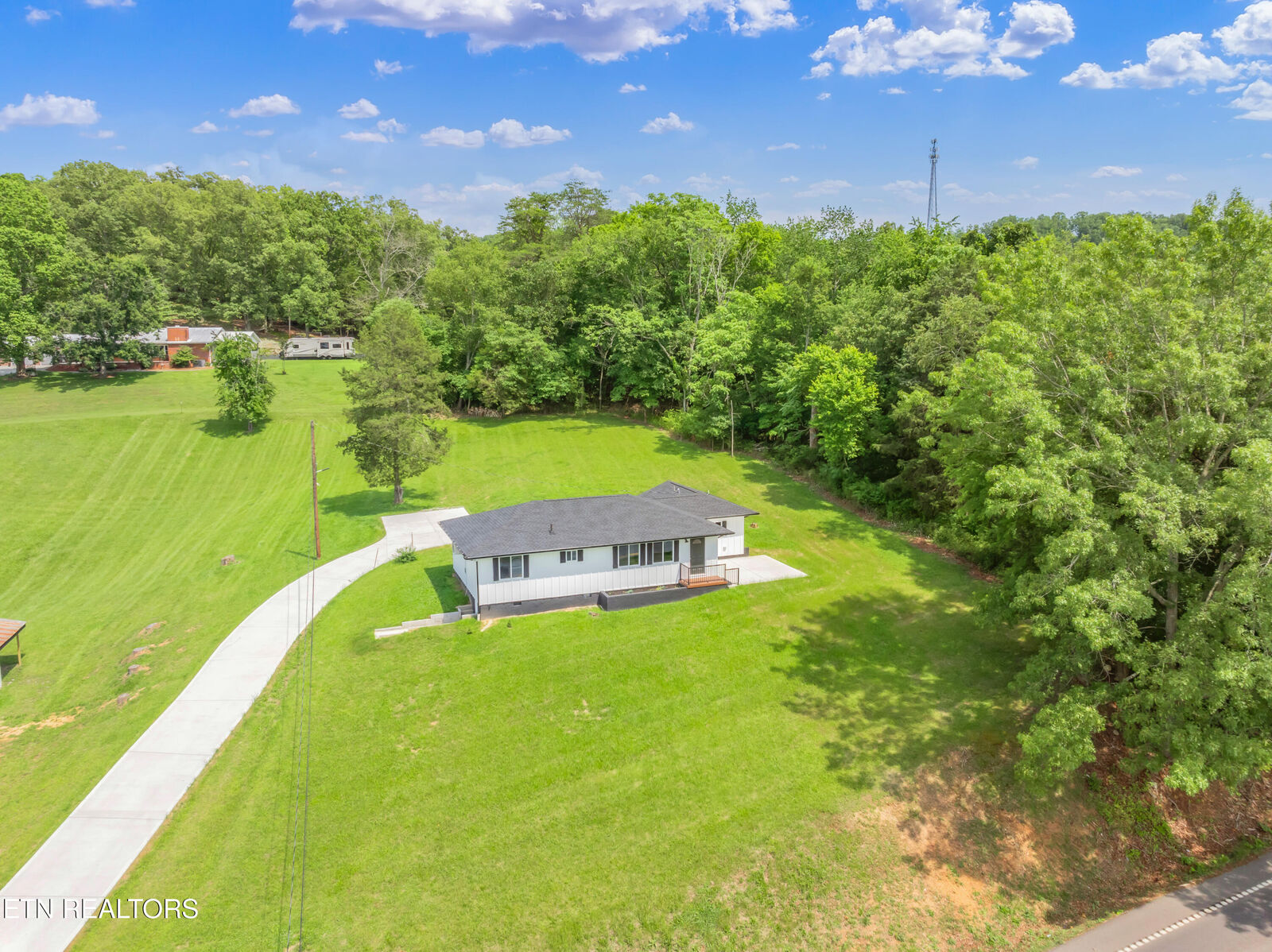 Property Photo: 1218 S Kentucky St TN 37763