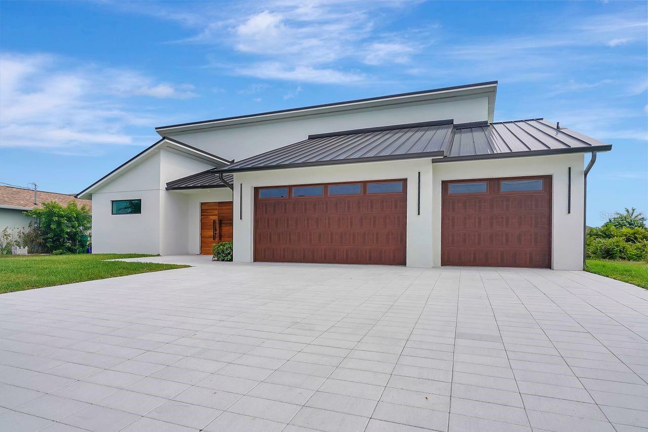 Property Photo: 289 Long Meadow Lane FL 33947