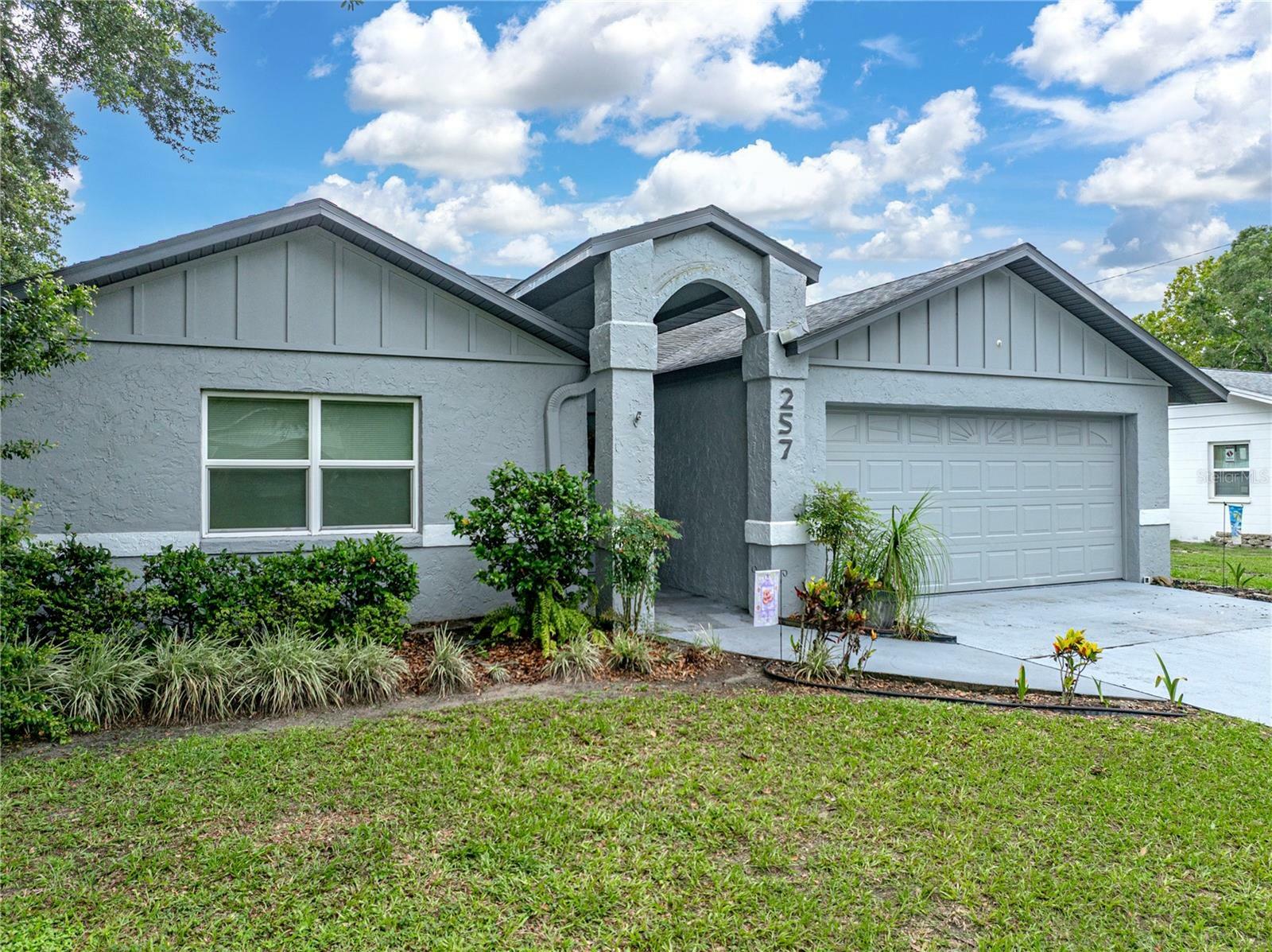 Property Photo: 257 Padgett Place N FL 33809