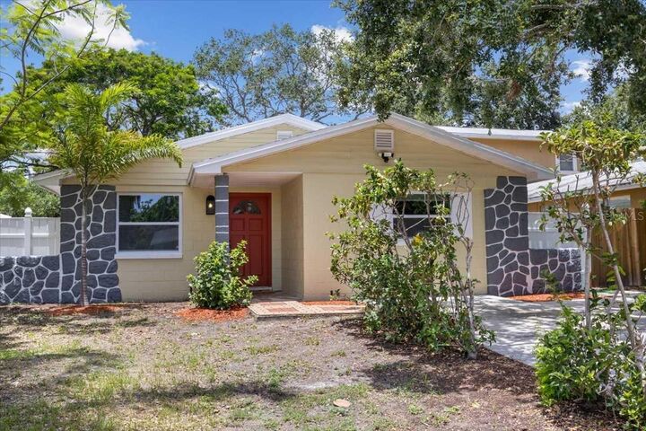 5611 Burlington Avenue N  St Petersburg FL 33710 photo