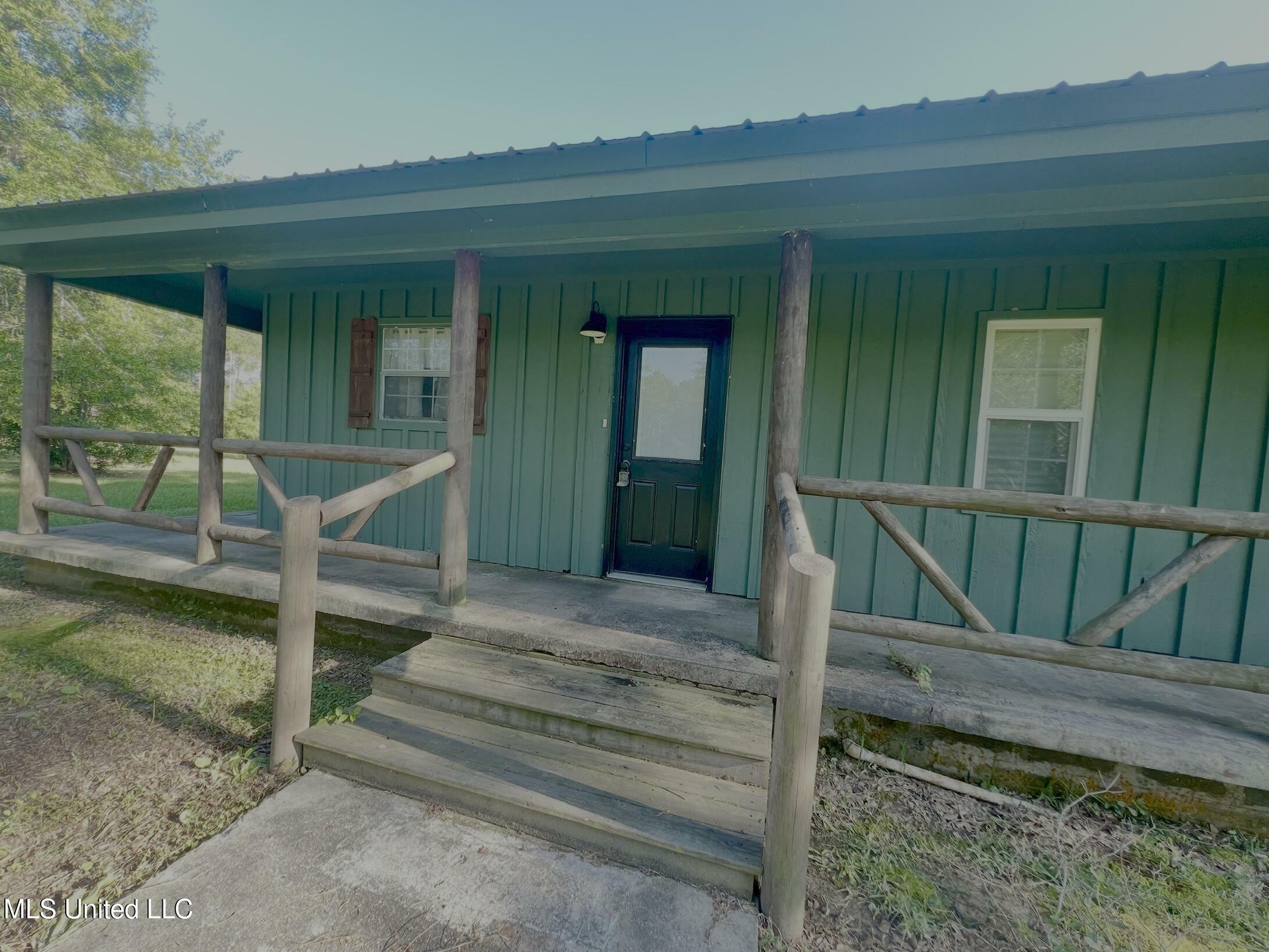 Property Photo: 3900 Sammie Hearndon Road MS 39562