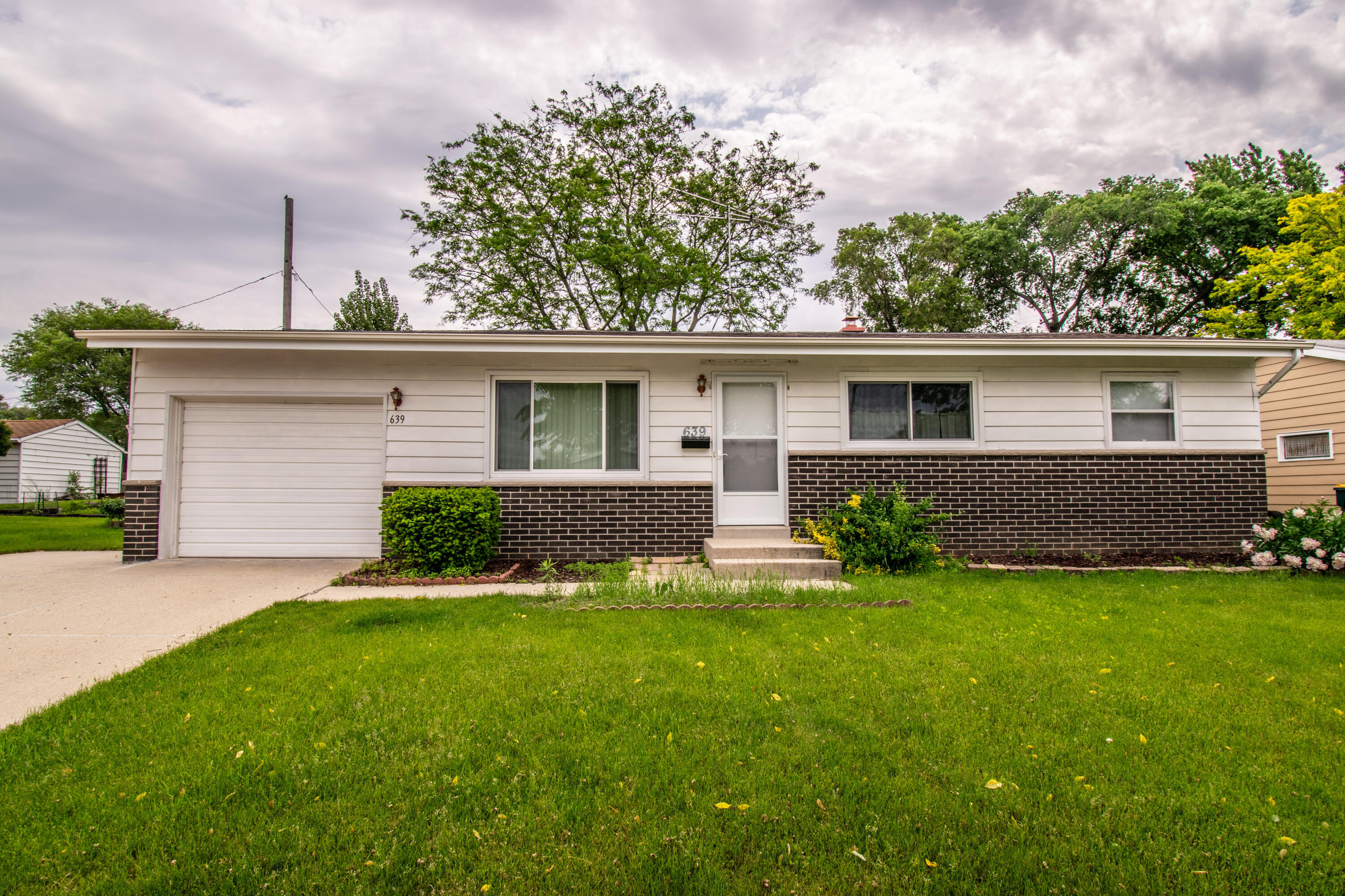 639 Eastern Ave  West Bend WI 53095 photo