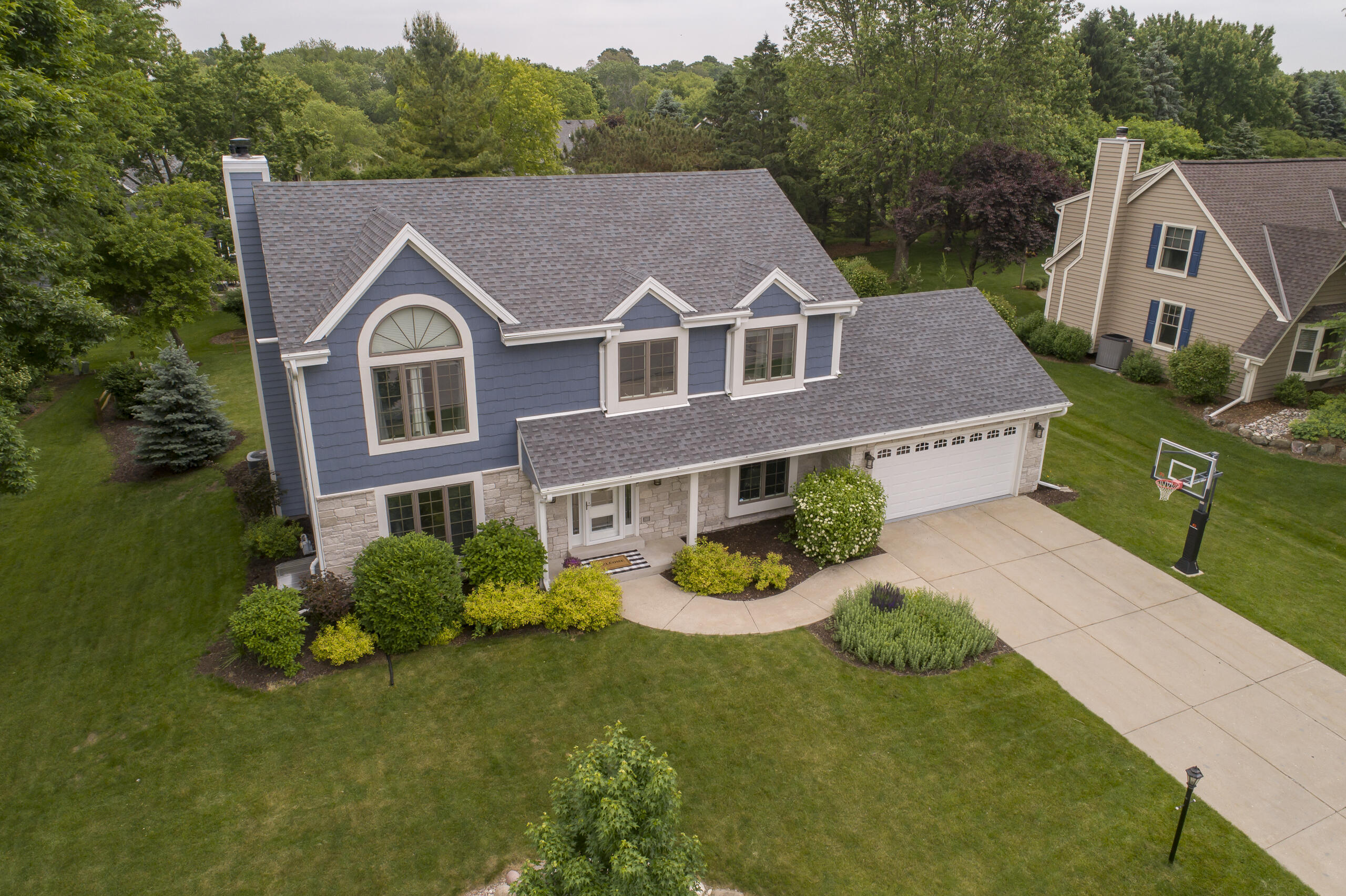 Property Photo: W277n2764 Chicory Ln WI 53072