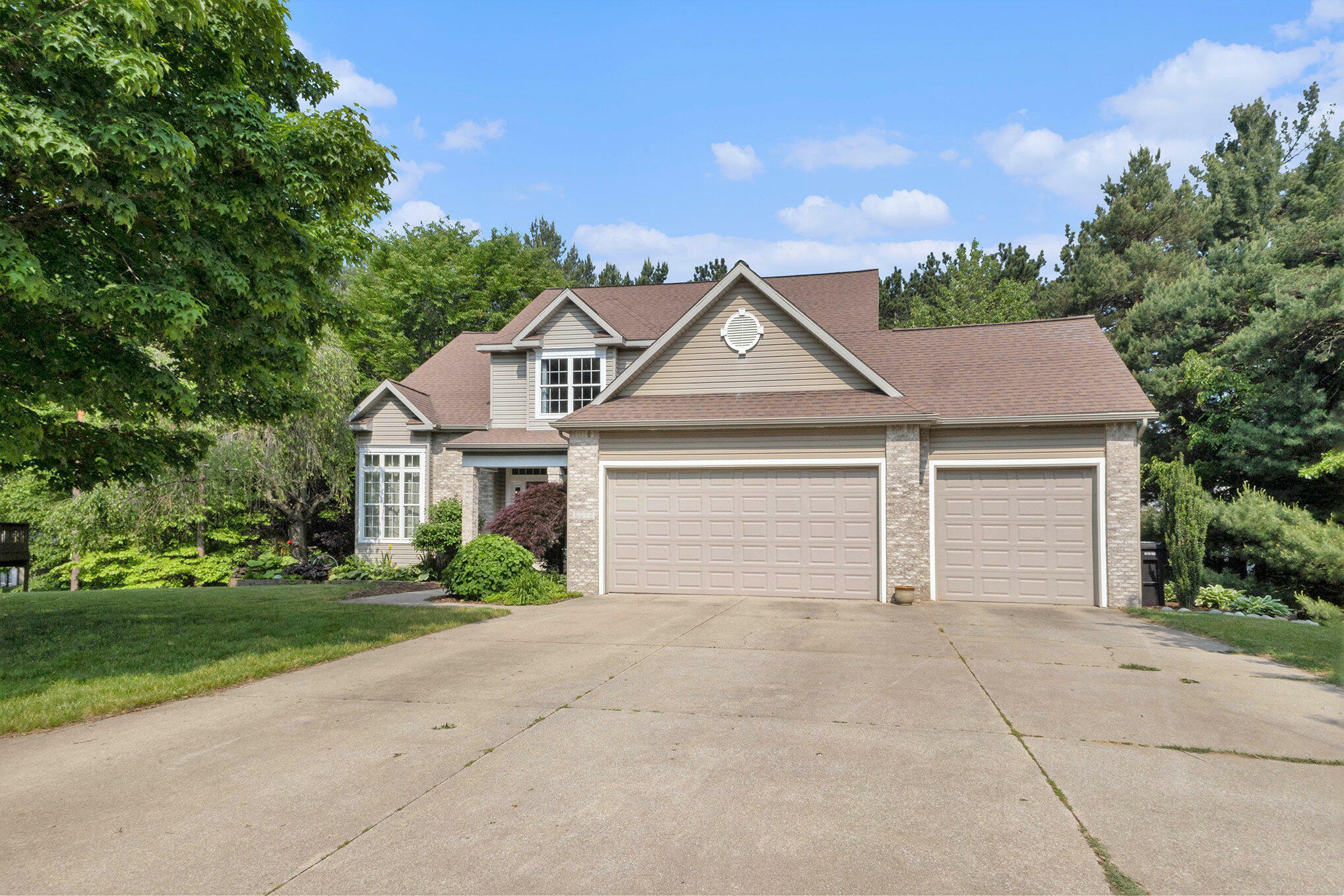 Property Photo: 2975 Pine Edge Court MI 49424