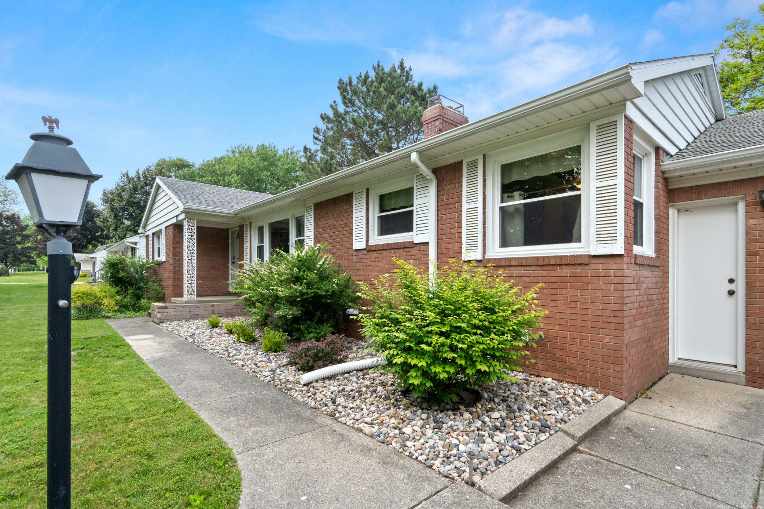 Property Photo: 833 S Lansing Street MI 48854