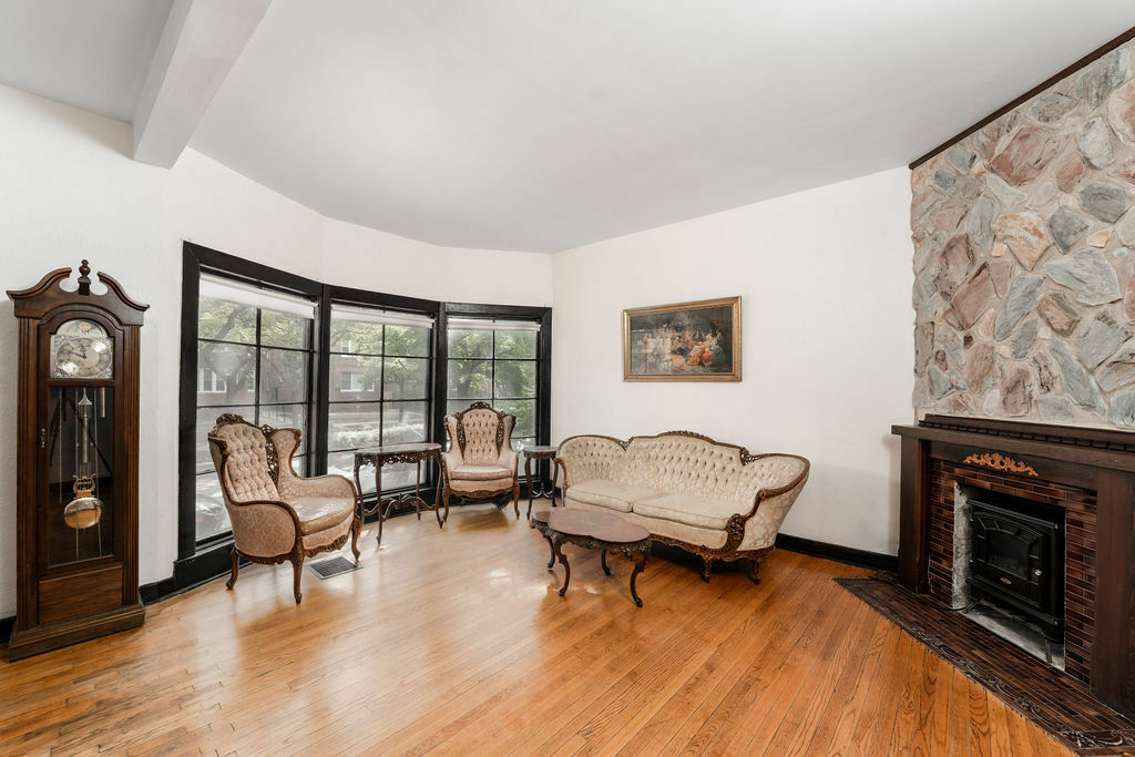 Property Photo: 4244 N Ashland Avenue IL 60613