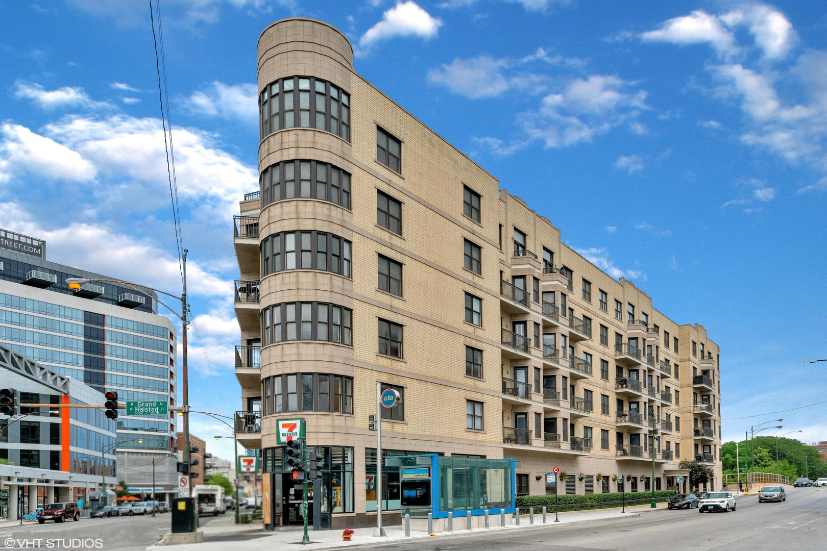 Property Photo: 520 N Halsted Street 505 IL 60642