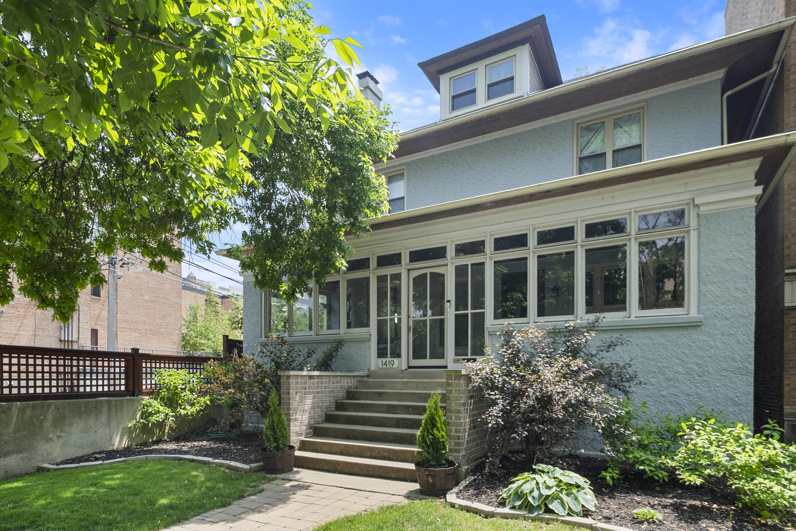 1419 W Birchwood Avenue  Chicago IL 60626 photo