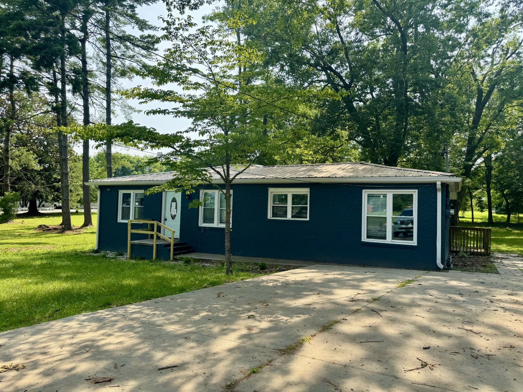 Property Photo: 608 Oakdale St TN 37355