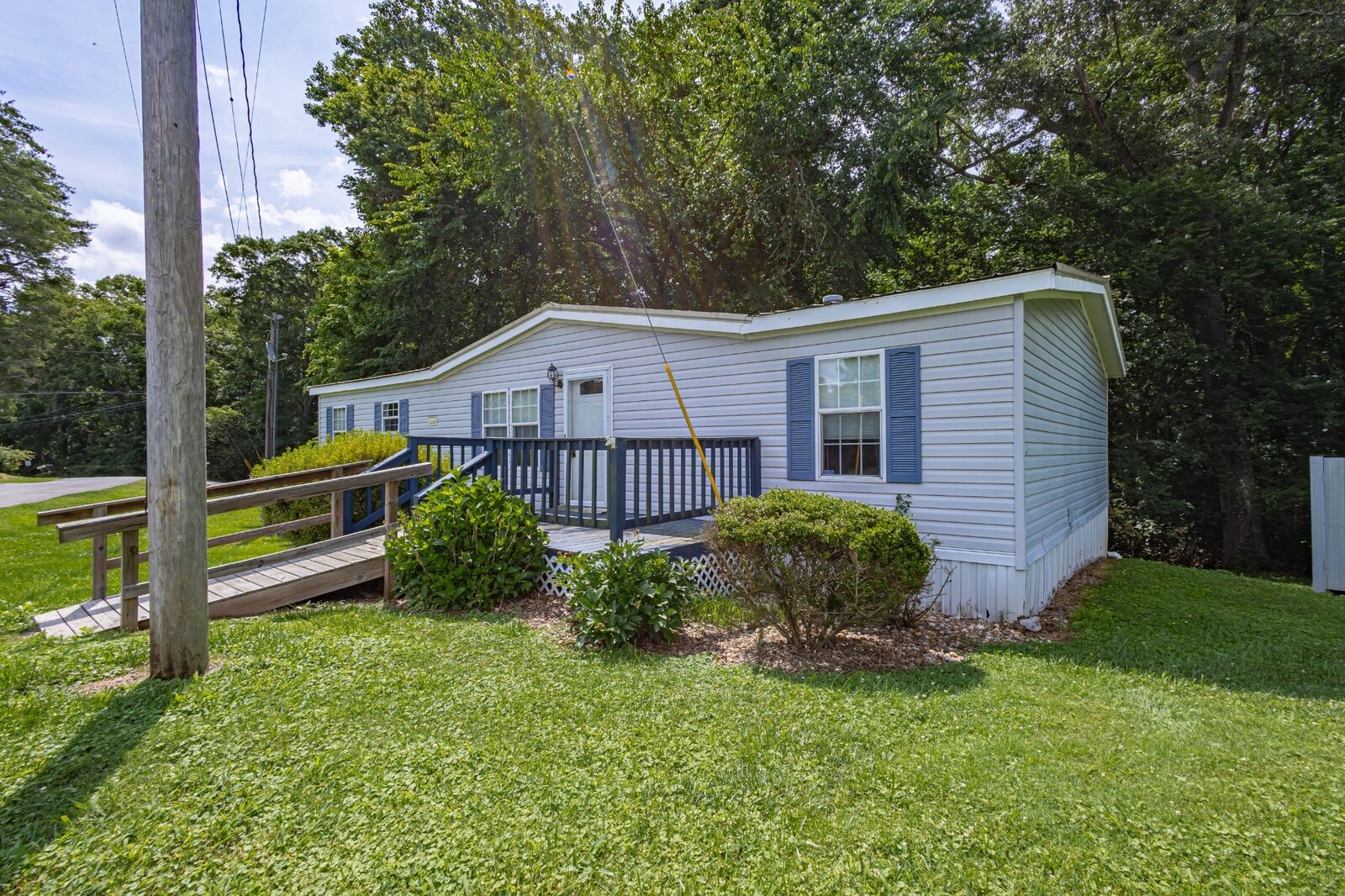 Property Photo:  301 Shasteen St  TN 37330 