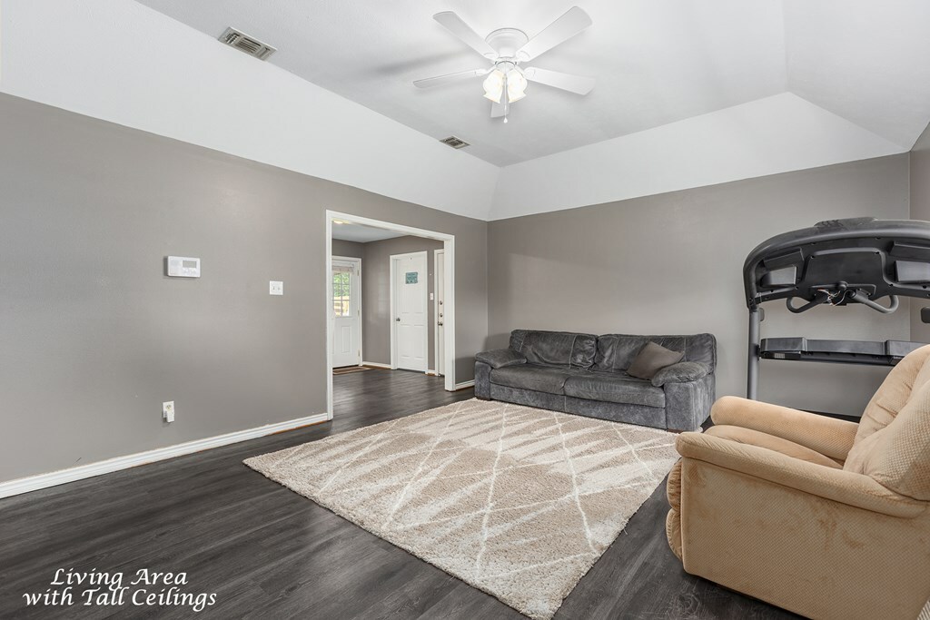 Property Photo: 190 County Road 8113 TX 75964