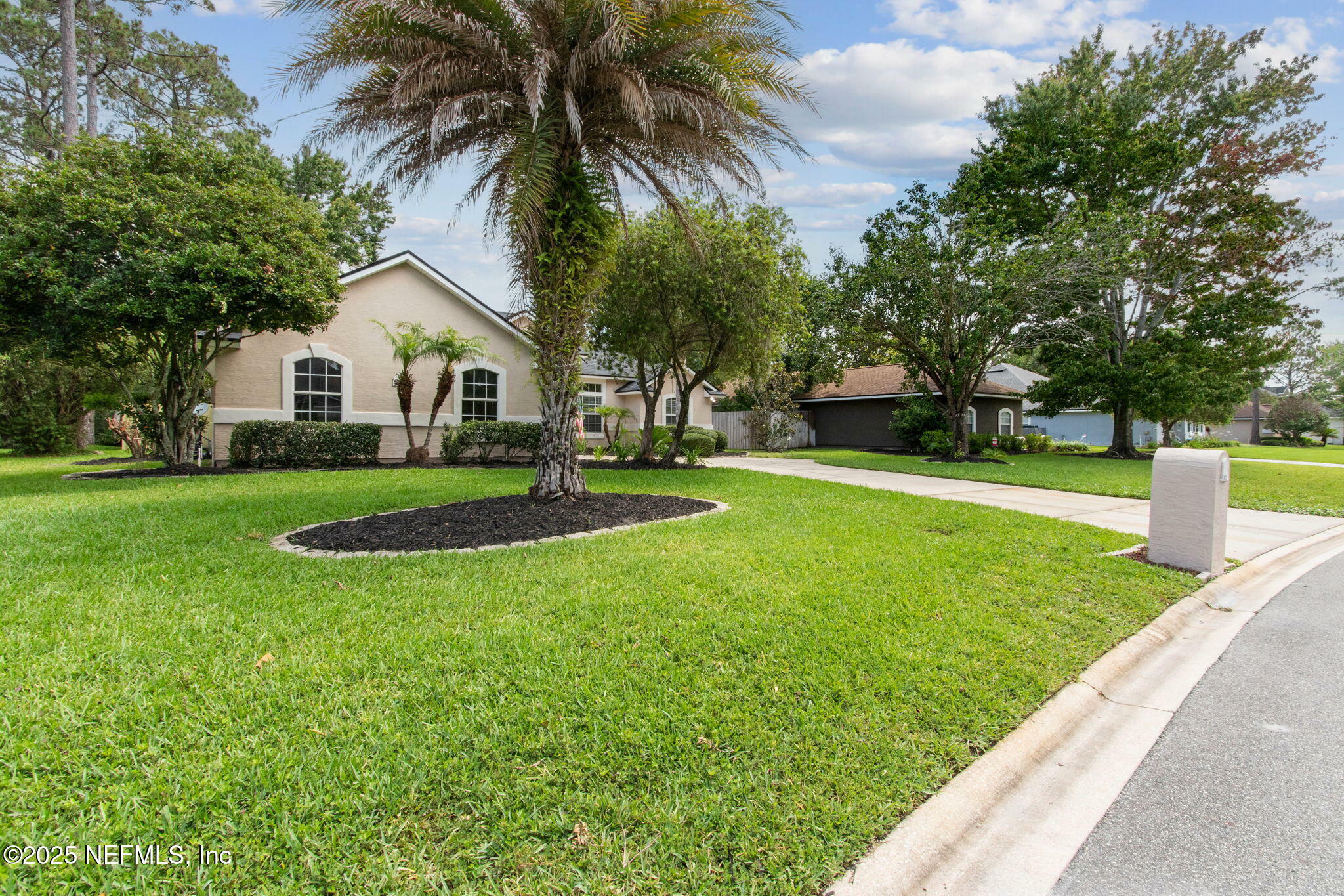 Property Photo:  1912 Bluebonnet Way  FL 32003 