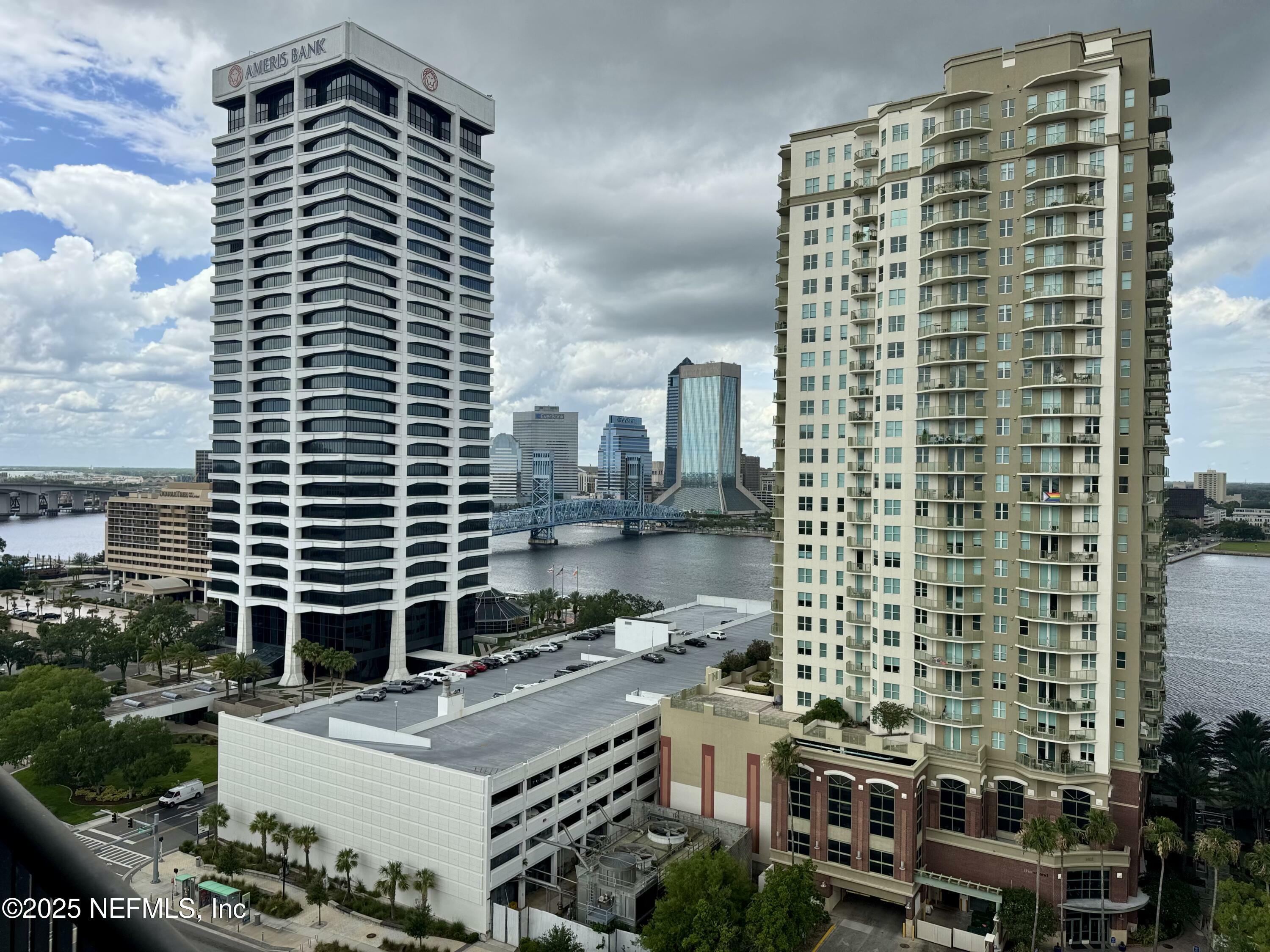 Property Photo: 1478 Riverplace Boulevard 1605 FL 32207