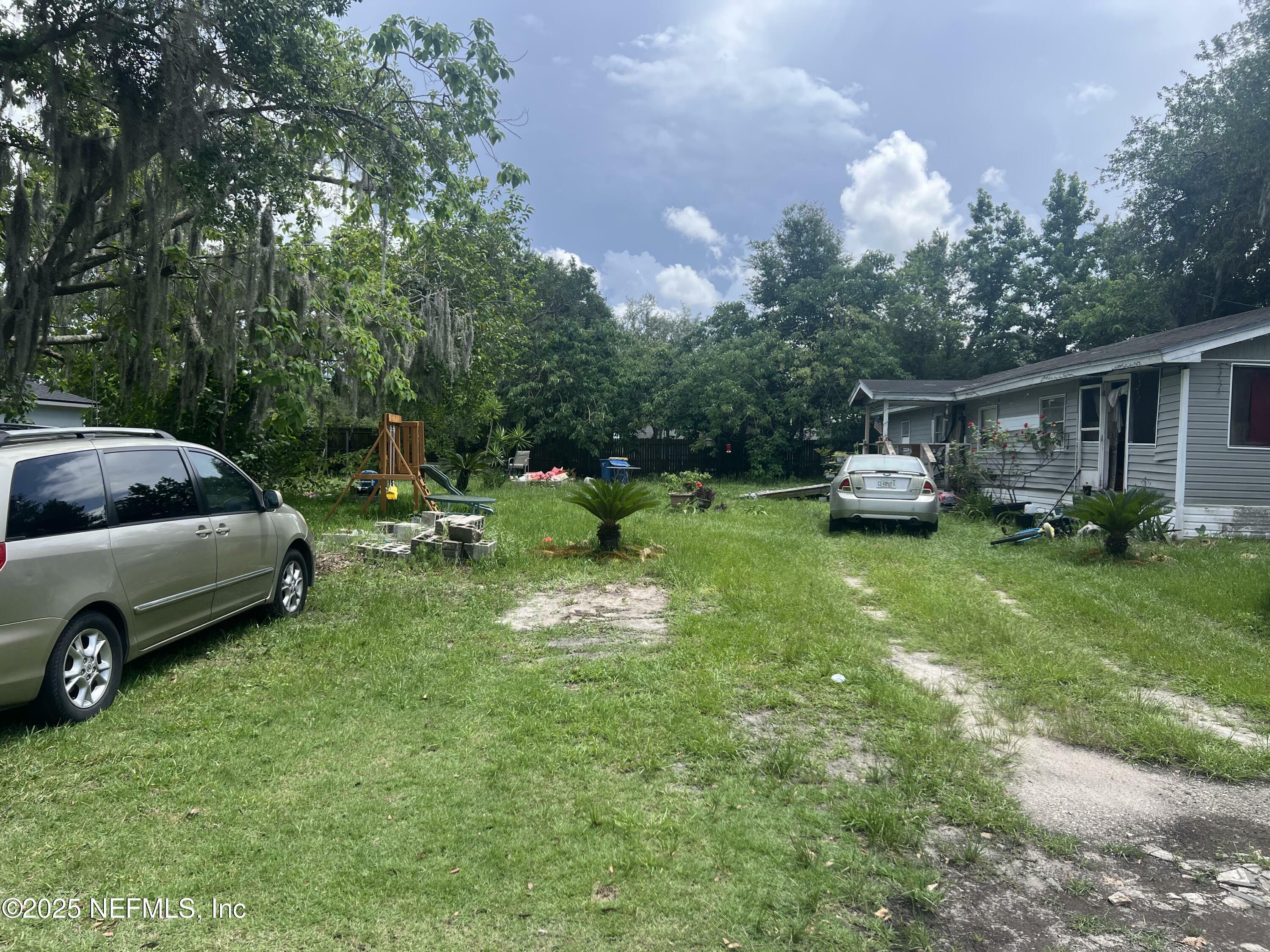 Property Photo: 10314 Seal Road FL 32225
