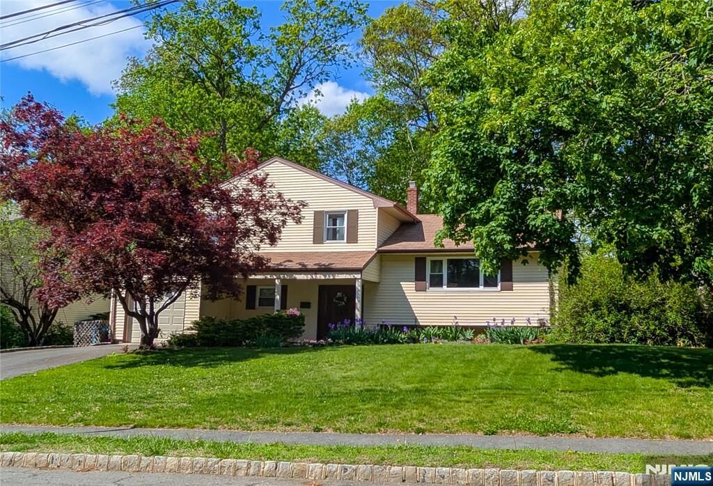 Property Photo:  8 Berkeley Terrace  NJ 07039 