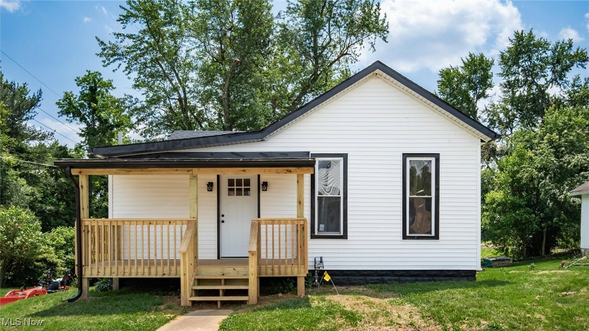 Property Photo: 1332 Playford Avenue OH 43701